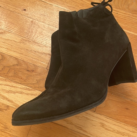 Lofty suede ankle boot - Picture 9 of 11